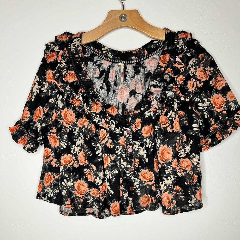 Free People Black Floral Ruffle Button Crop Top - Peach Roses